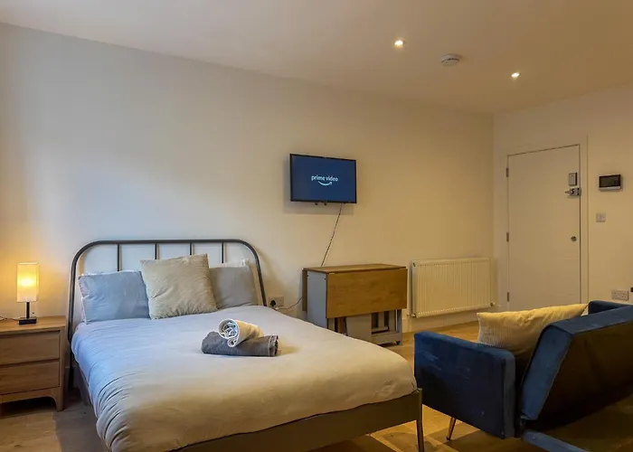 New! Central & Cosy With Smart Tv, Book Your Stay!