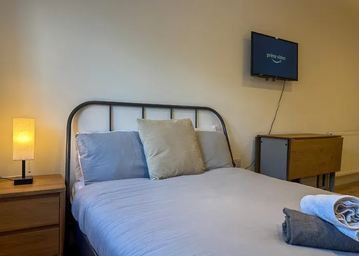 New! Central & Cosy With Smart Tv, Book Your Stay!