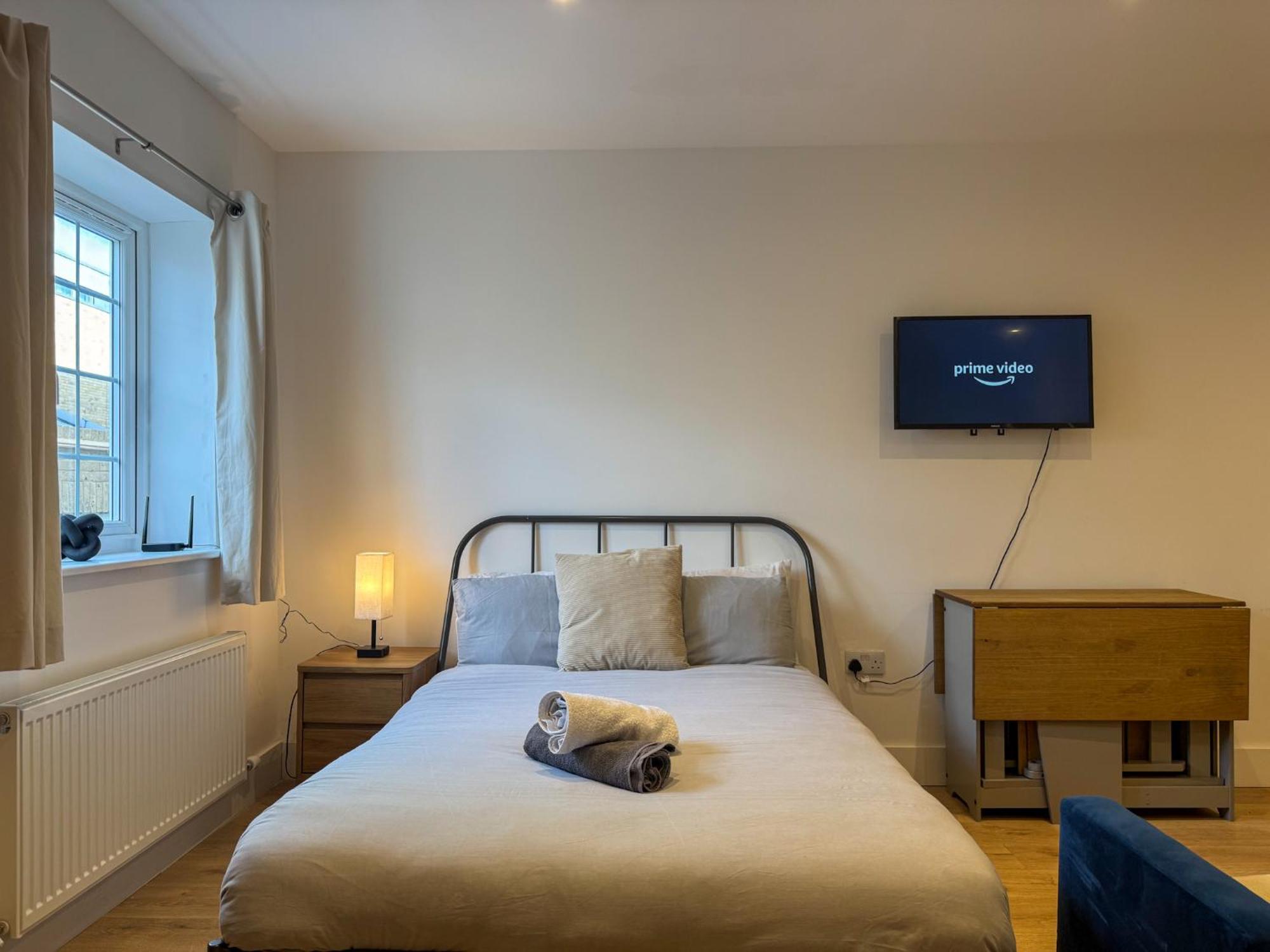New! & Cosy With Smart Tv, Book Your Stay! Maidstone